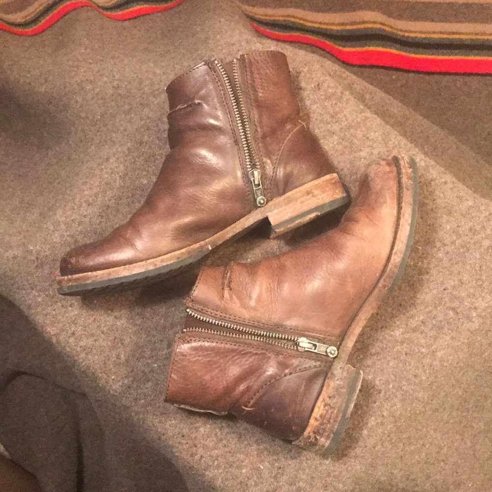 Frye Veronica Seam Short Boots